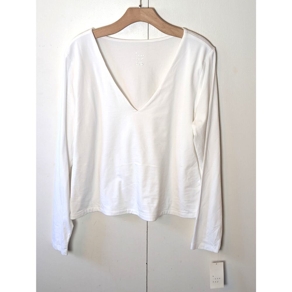 A New Day Long Sleeve White V Neck XL
